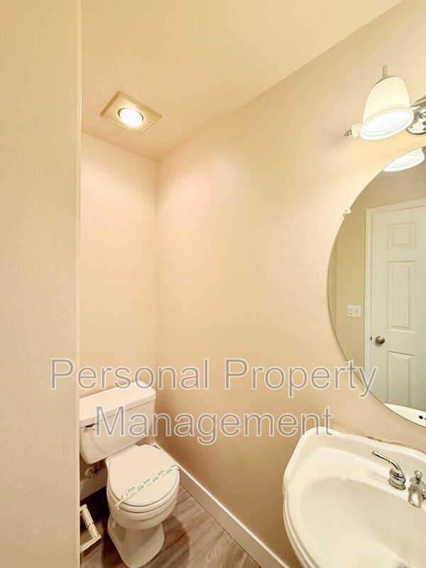 Building Photo - 16524 NE 19th St