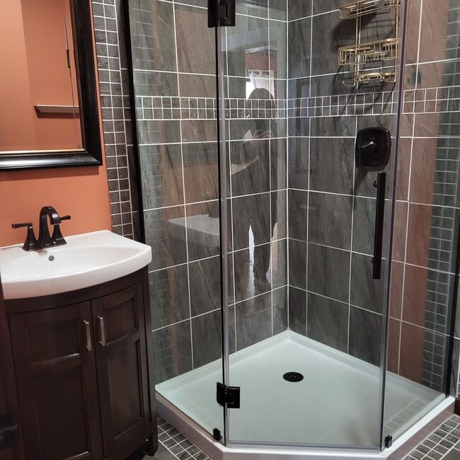 Building Photo - BEAUTIFUL 4 BEDROOM HOME NEAR DOWNTOWN CADILLAC