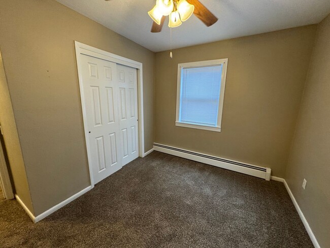 Building Photo - 3-Bedroom Home in Moline – Prime Location ...