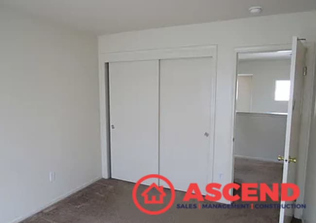 Building Photo - Large Two Story Home Near Golden Valley Hi...