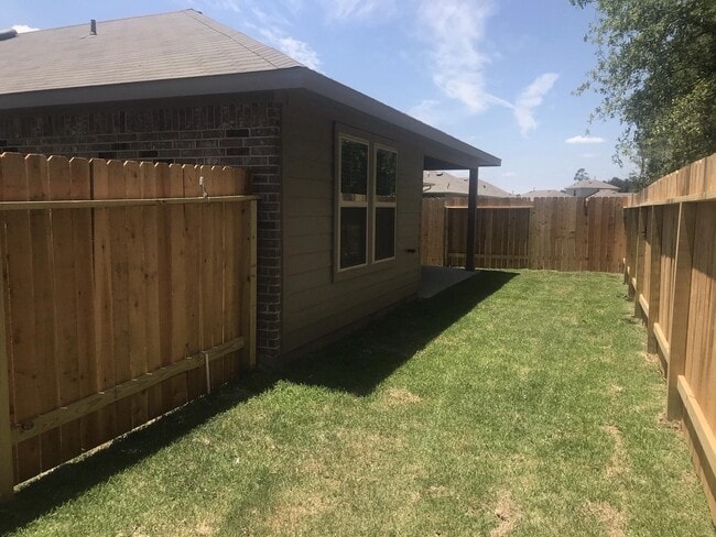 Building Photo - 16817 Lonely Pines Dr