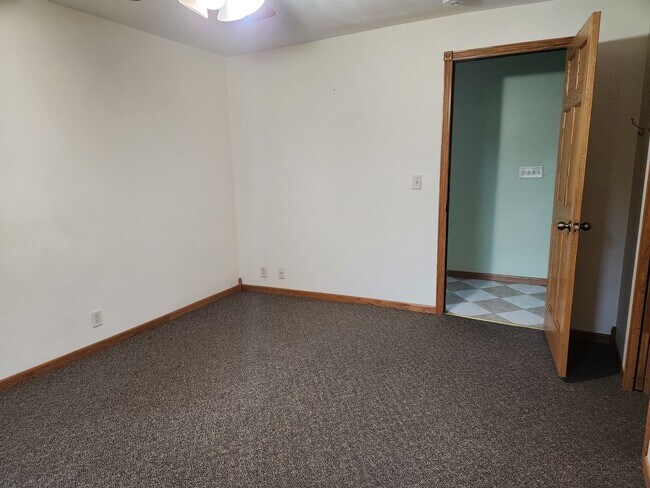 Building Photo - 810 7th St