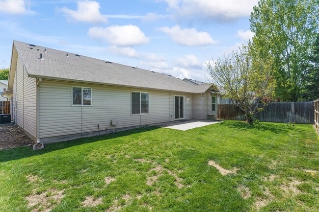 Building Photo - 3589 N Chatterton Way