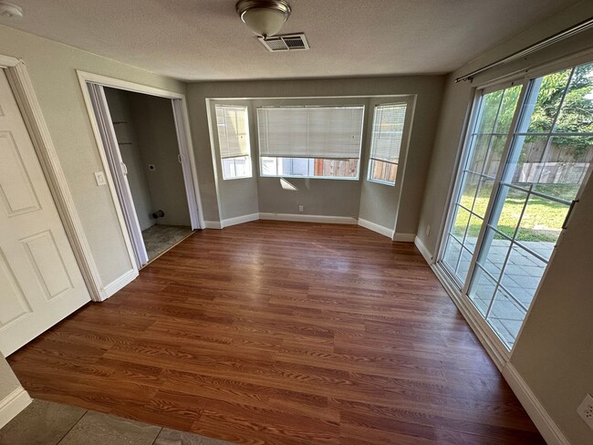 Building Photo - 204 Emerson Ave