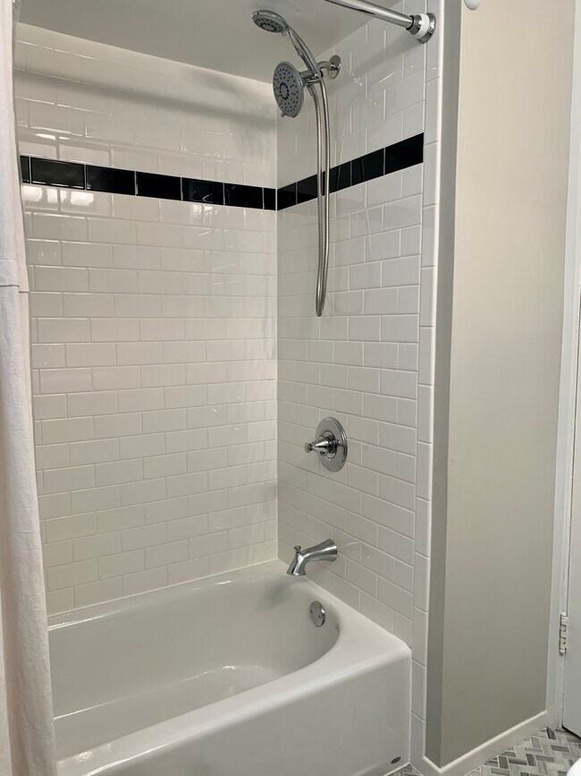 Building Photo - 5741 N Washtenaw Ave