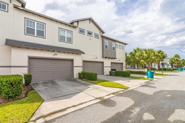 Building Photo - 13813 Benavente Ave