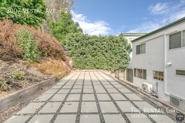 Building Photo - Gorgeous 3 Bed/2 Bath in Echo Park! | Secl...