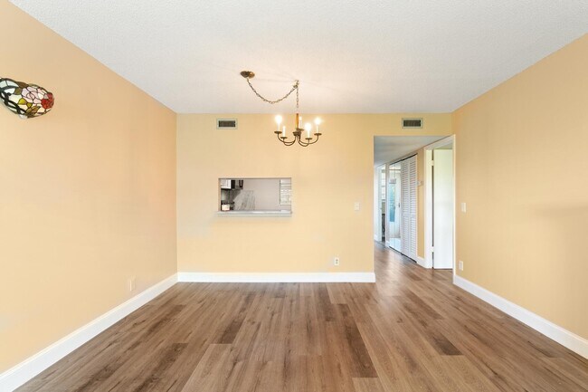 Building Photo - 12015 Greenway Cir S