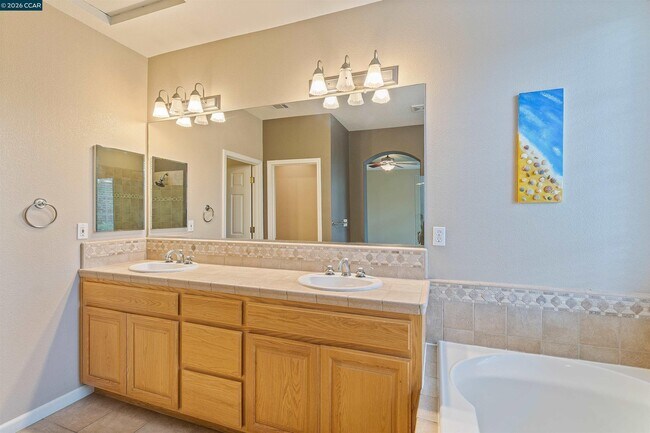 Building Photo - 350 Caroni St