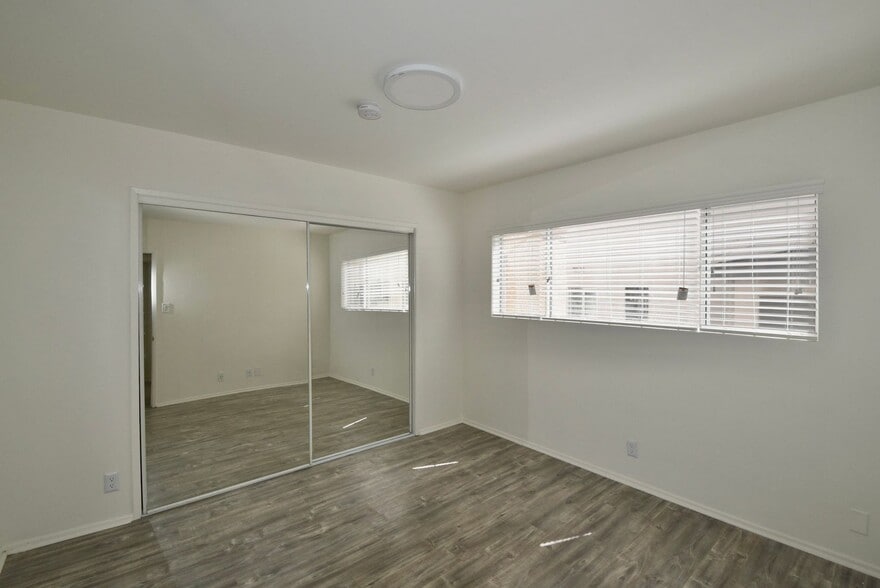 Building Photo - 14706 Dickens St
