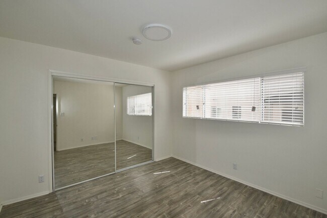 Building Photo - 14706 Dickens St