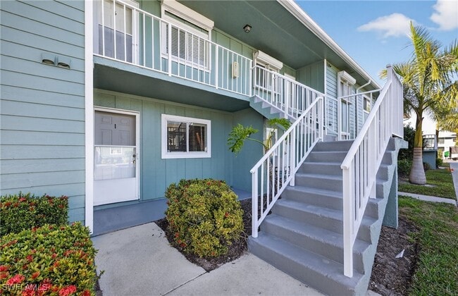 Building Photo - 144 Cypress Way E