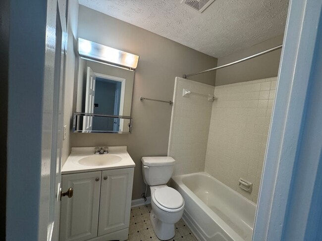 Building Photo - Two Bedroom Town House