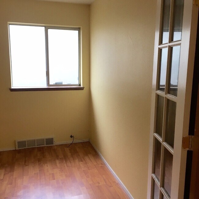 Building Photo - $4900 / 6br - University/ Wallingford House! 6BR/3BTH