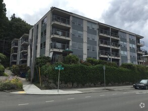 Building Photo - Alki Beach View Condominium!