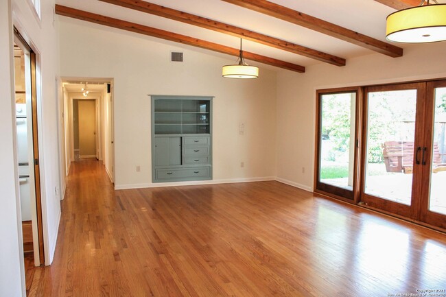 Building Photo - 539 Woodcrest Dr