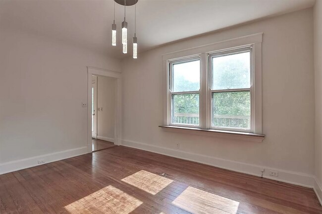 Building Photo - 476 Compton Rd