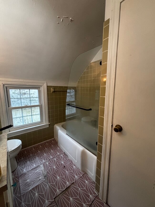 Building Photo - 2081 W Riverview Ave