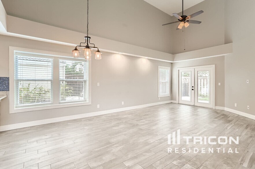 Building Photo - 504 Westborough Ln