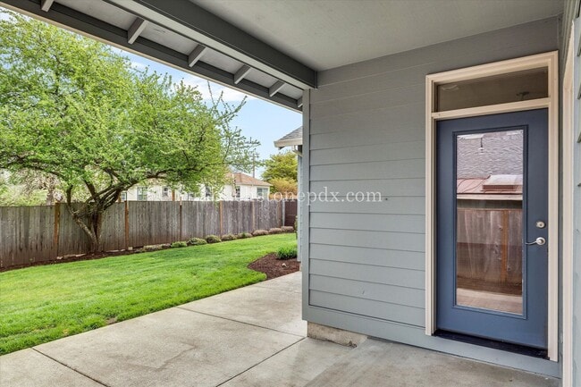 Building Photo - Radiant 3-bedroom Home in Downtown Canby