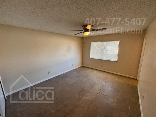 Building Photo - Move In Special  - 3/2/2 in a Great Commun...