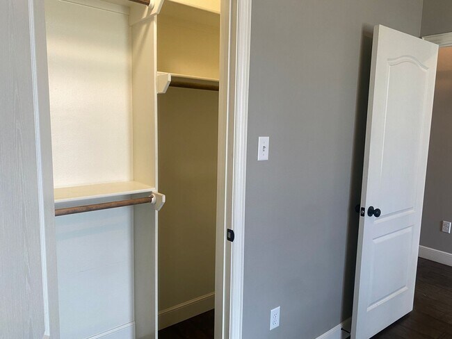 Building Photo - Executive rental on Carrera!  3/2/2