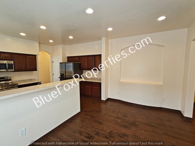 Building Photo - 6621 S De Concini Dr