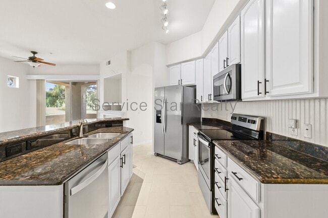 Building Photo - 11000 N 77th Pl