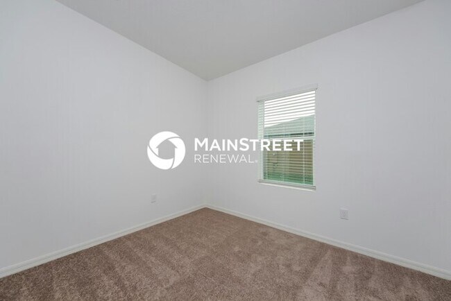 Building Photo - 4 Bedroom Pet-Friendly Home in Haines City, FL with Main Street Renewal