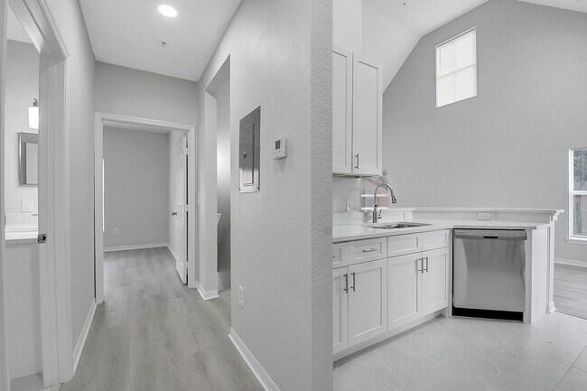Building Photo - Fully Remodeled 2/2 with Loft in MetroWest...