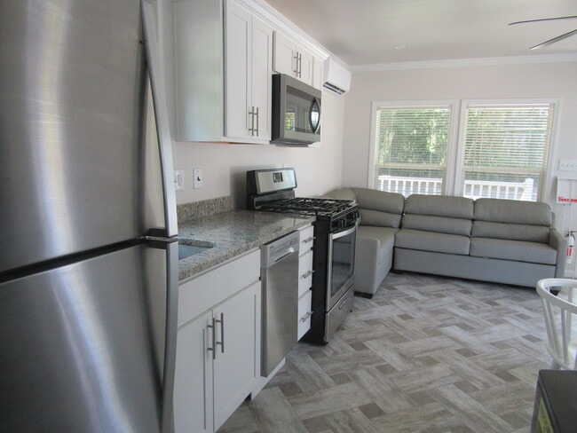 Building Photo - 250 Oak Harbor Camp