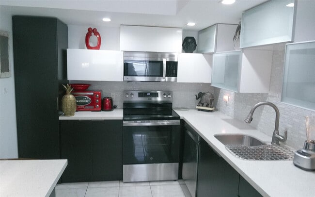 Building Photo - 307 Saxony Dr