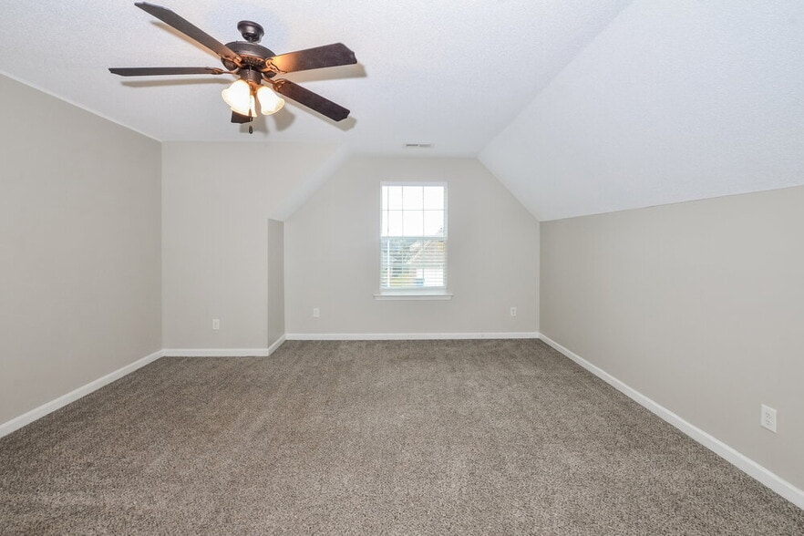 Building Photo - 7868 Ridgedale Dr