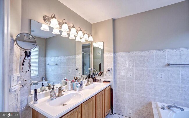 Building Photo - 102 Cagney Terrace SE