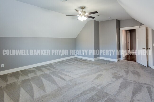 Building Photo - 9618 Shooting Star Cir