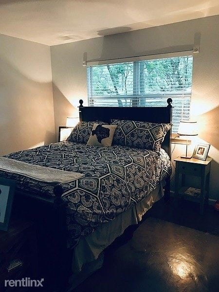 Building Photo - 1899 Westlake Dr