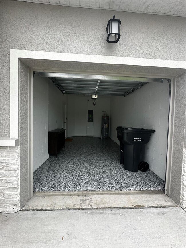 Building Photo - 3063 Chantilly Dr