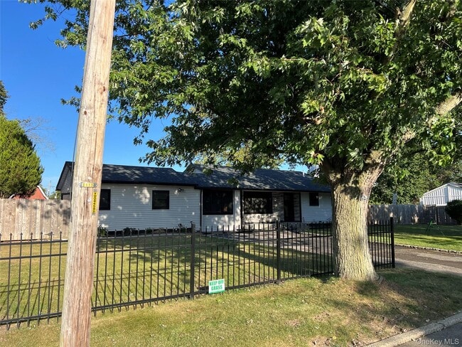 Building Photo - 1553 Potter Blvd