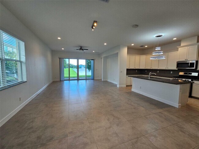 Building Photo - 4757 Saddle Ranch Rd