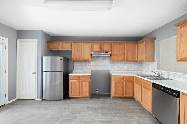 Building Photo - Stylish 3-Bed, 2-Bath Retreat with 1,061 S...