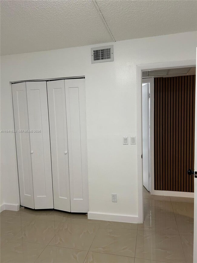 Building Photo - 10027 Winding Lake Rd