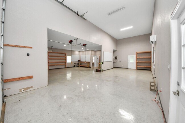 Building Photo - 2011 Halyard Dr