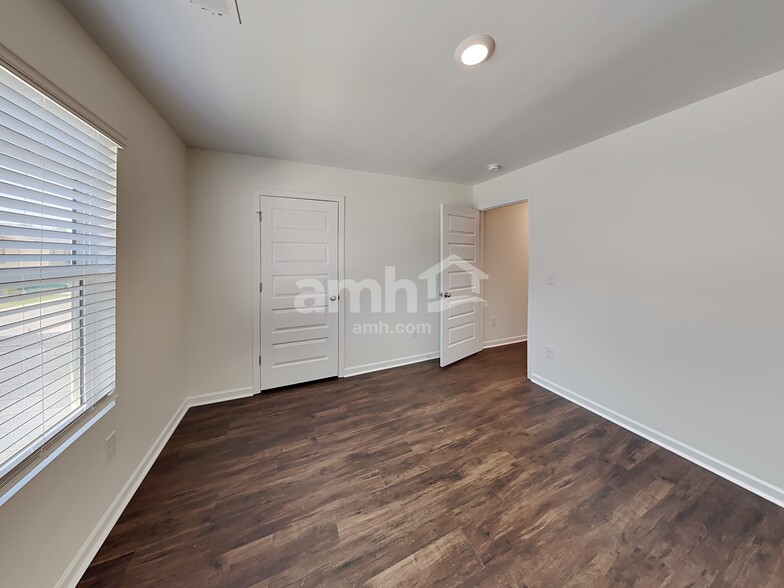 Building Photo - 1232 Big Poplar Way