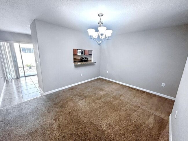 Building Photo - Beautiful 2-Bedroom Townhome with Modern A...