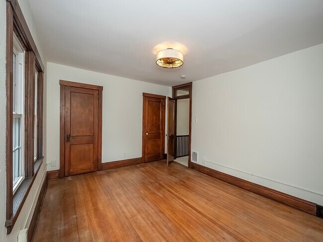 Building Photo - 5519 Howe St