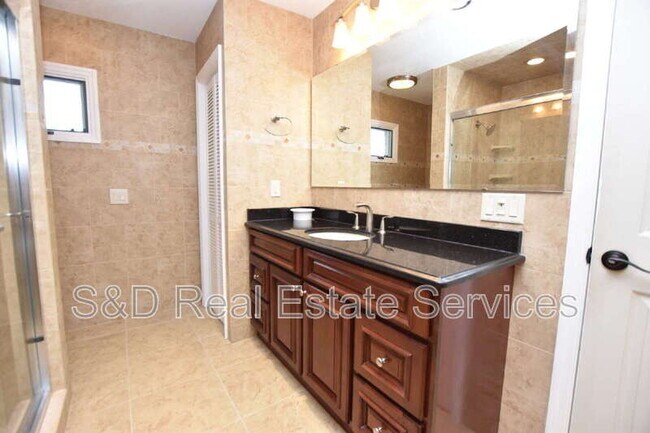 Building Photo - 4745 Highlands Pl Cir