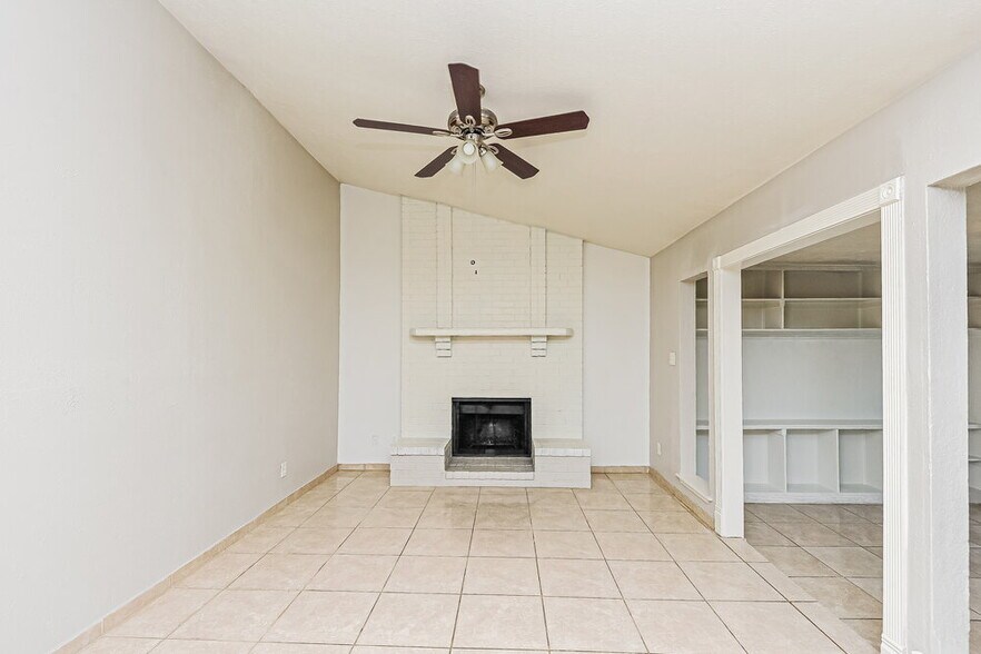 Building Photo - 7529 Ashwood Cir