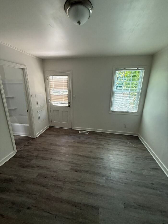 Building Photo - 605 Betty St