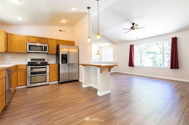Building Photo - Spacious 3-Bedroom Home Near Horseshoe Lake