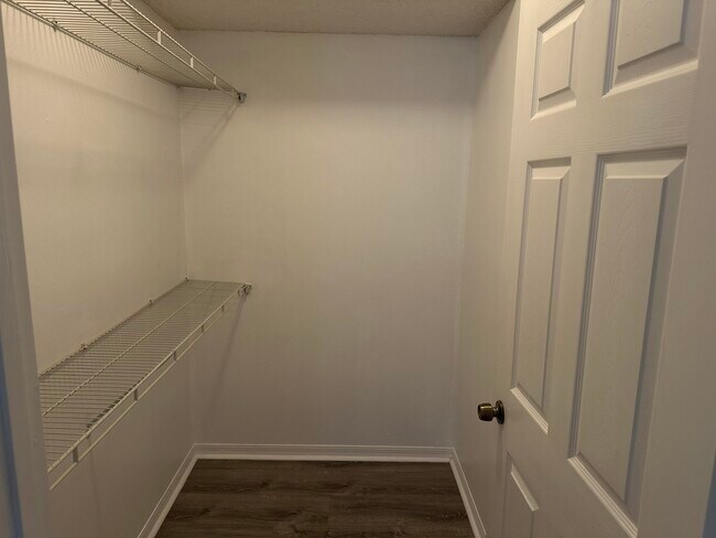 Building Photo - 5032 Lantana Rd